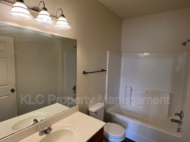 Building Photo - 2323 E Porter Ave