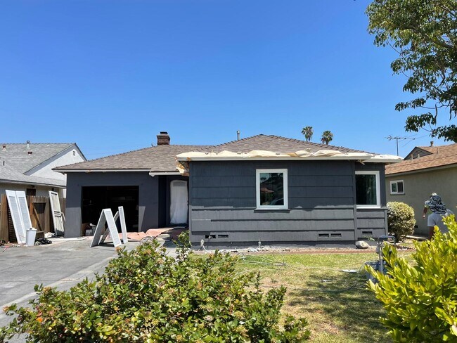 Primary Photo - 5928 N Muscatel Ave