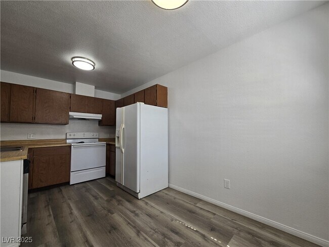 Building Photo - 2742 Alicialynn Way