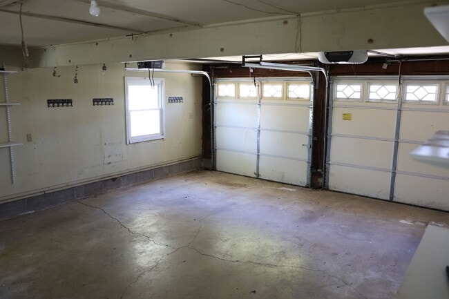 Building Photo - Fabulous neighborhood 4 BR home right on Elizabeth Lake