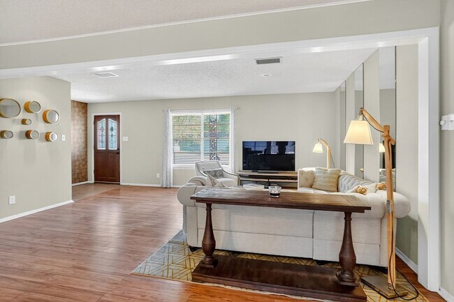 Building Photo - 3210 Cimmaron Ave