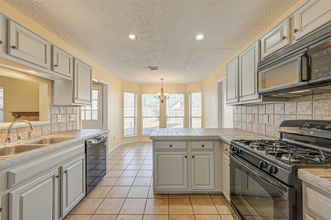 Building Photo - 13410 Lynnville Dr