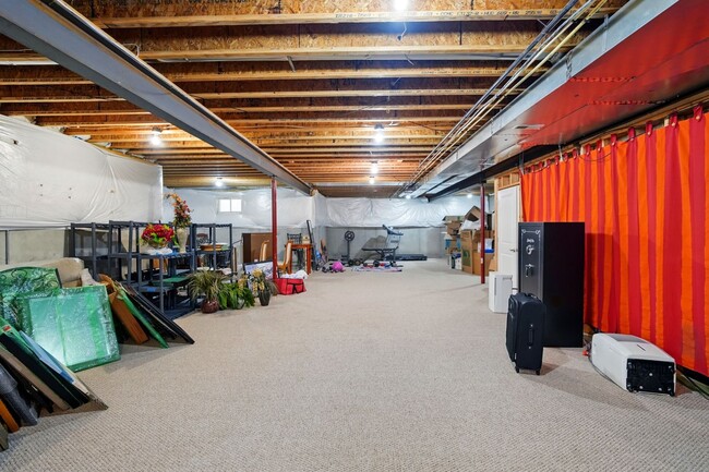 Building Photo - Five Bedroom House in Deerfield Township!