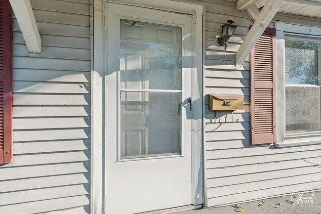 Building Photo - 2 Bedroom-1 Bath-$1200/month