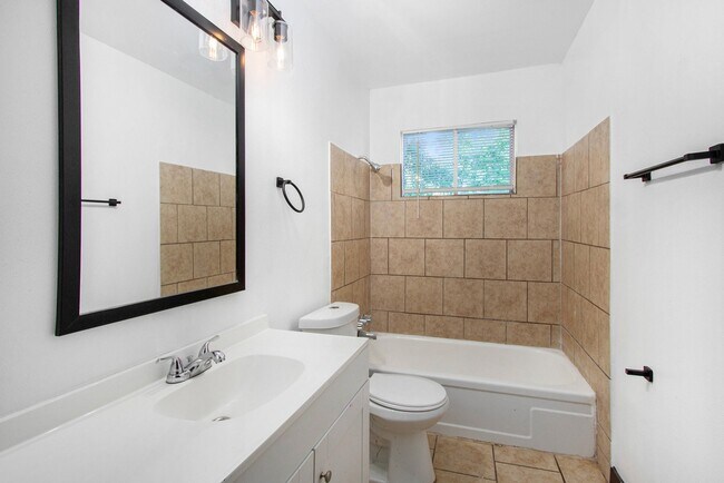Building Photo - 10906 Panay Dr