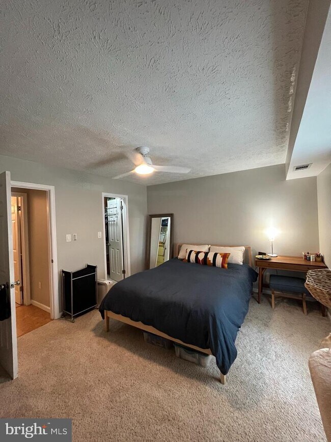 Building Photo - 7801 Willow Point Dr