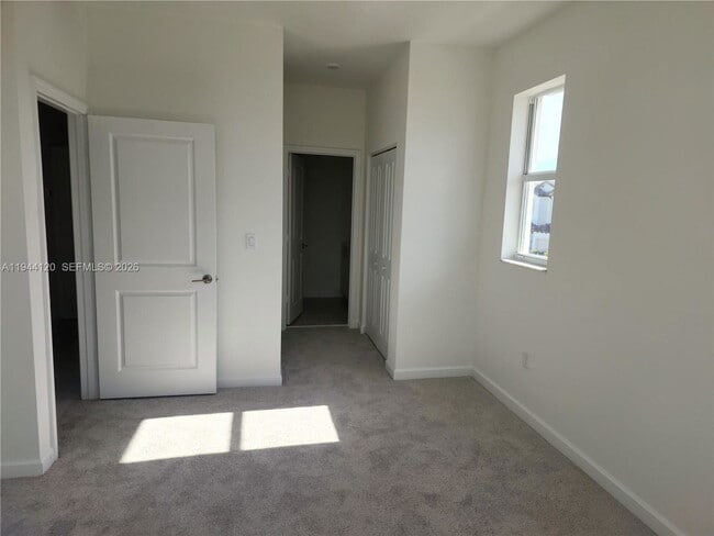 Building Photo - 2468 SE 24th Terrace