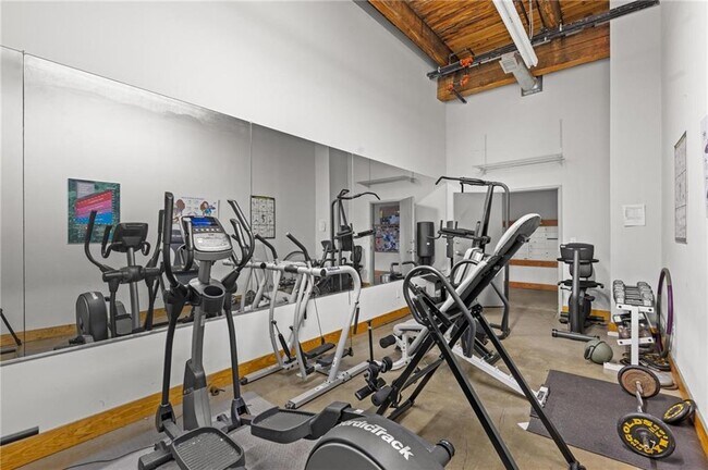 Building Photo - 644 Wells St SW