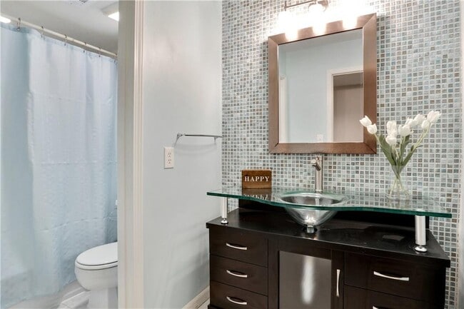 Building Photo - 60 Chaumont Square NW