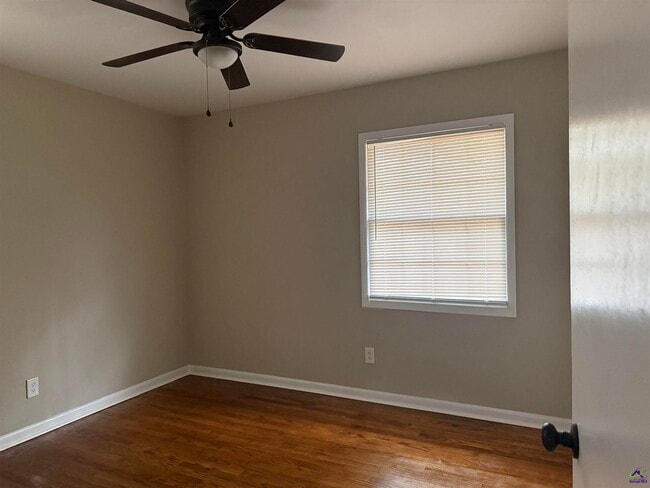 Building Photo - 417 Willow Ave