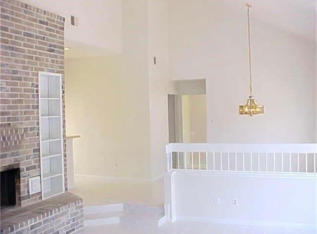 Building Photo - 13946 Dentwood Dr