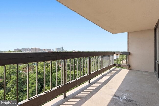 Building Photo - 3705 S George Mason Dr