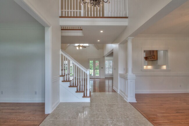 Building Photo - 4335 N Chapel Rd