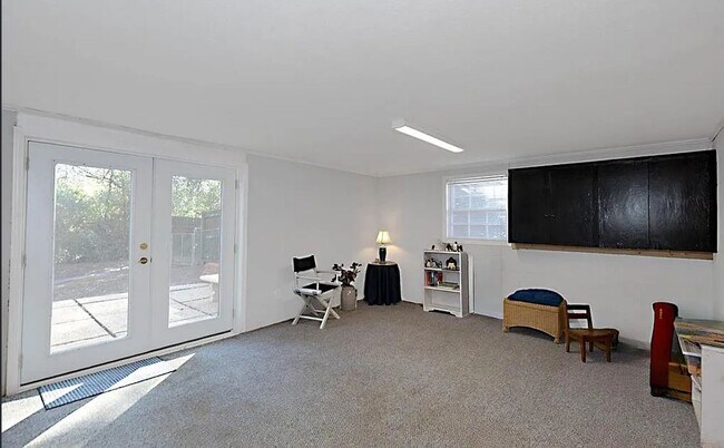 Building Photo - Hilton Heights - MIDTOWN