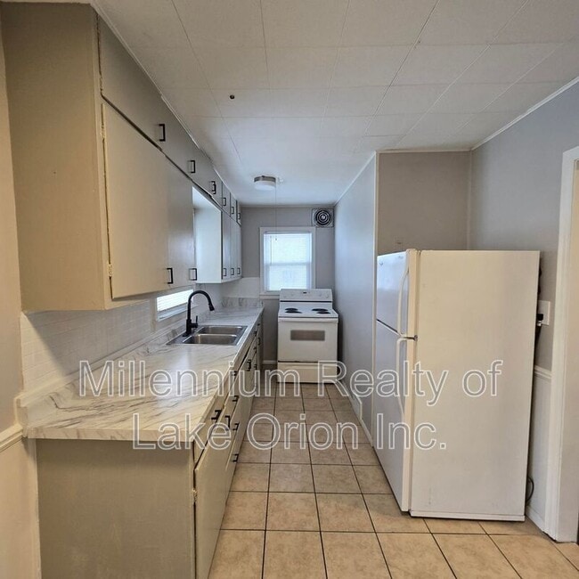 Building Photo - 715 Kenilworth Ave