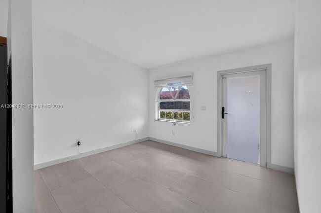Building Photo - 2141 W 53rd St