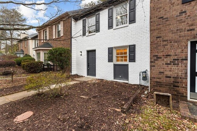 Building Photo - 1777 Twin Brooks Dr SE