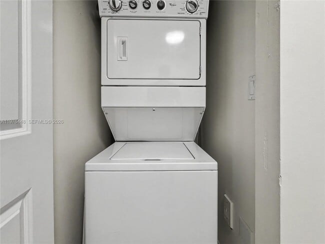 Building Photo - 1755 E Hallandale Beach Blvd