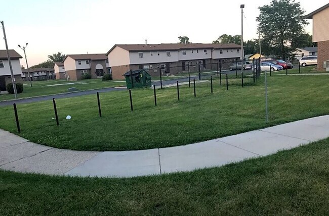 Building Photo - Meadow Village