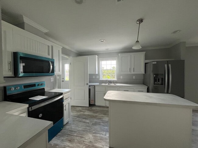 Building Photo - 36 Eland Dr