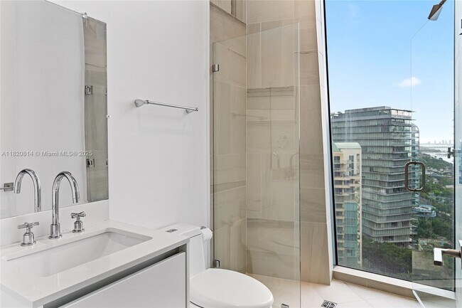 Building Photo - 2831 S Bayshore Dr