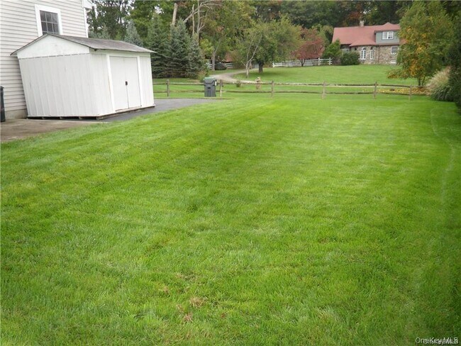 Building Photo - 6 Blackmoor Ct