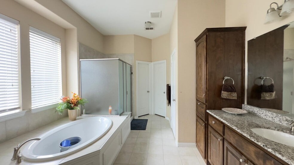 Building Photo - 14075 Doonan Xing