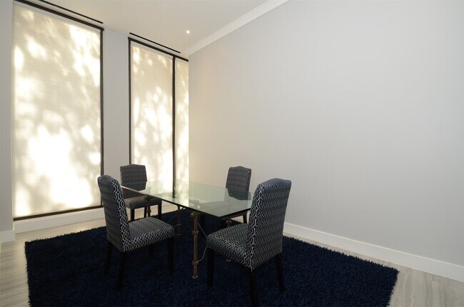 Building Photo - 5150 Hidalgo St