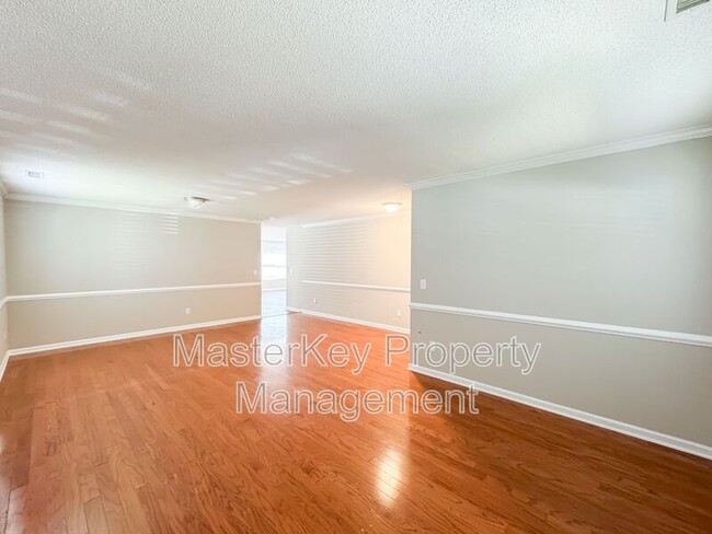 Building Photo - 6842 Harter Ct