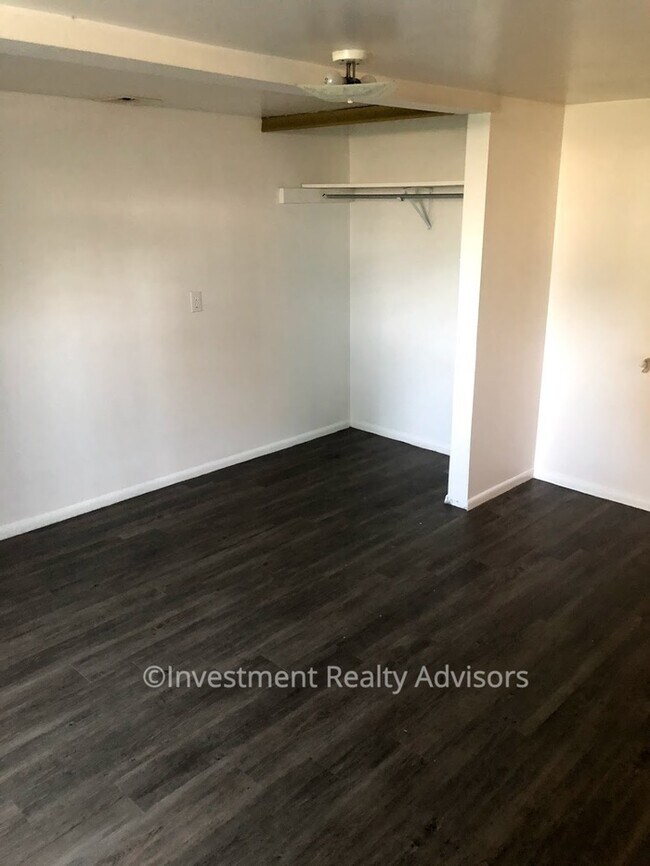 Building Photo - 2 bed 1 bath Basement Apartment in Sandy!