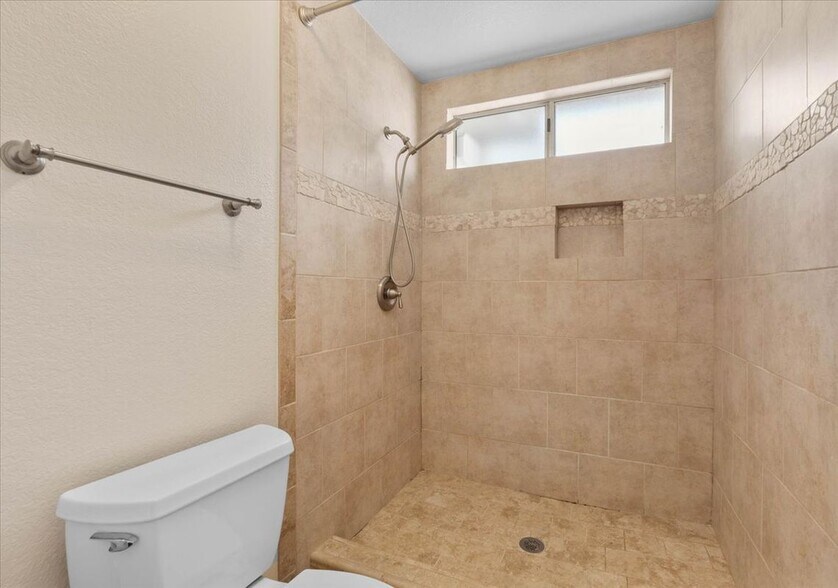 Building Photo - 6642 Brighton Pl