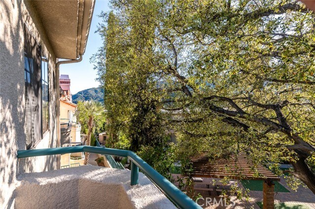 Building Photo - 2930 Montrose Ave