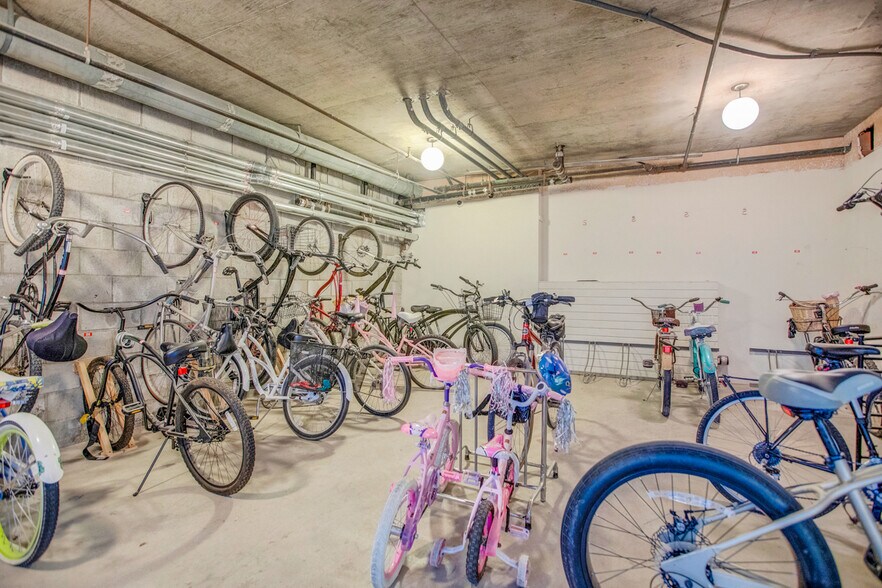 Building Photo - 1140 E Ocean Blvd