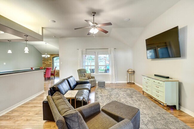 Building Photo - 3813 Kangaroo Ct