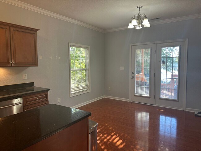 Building Photo - Ingleside