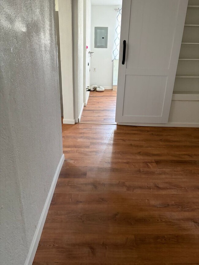 Building Photo - Newly Remodeled Two Bedroom with Sun Room!