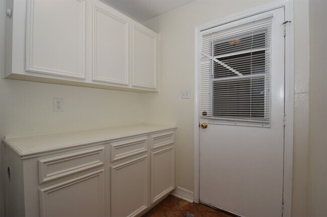 Building Photo - 18603 Point Lookout Dr