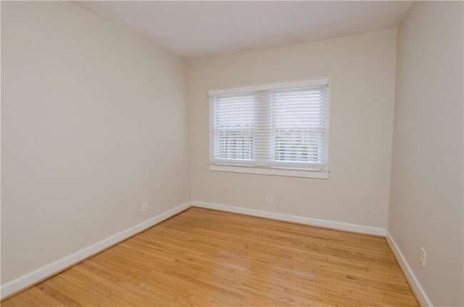 Building Photo - 1398 Woodmont Ln NW