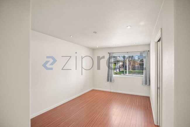 Building Photo - 41861 Maywood St