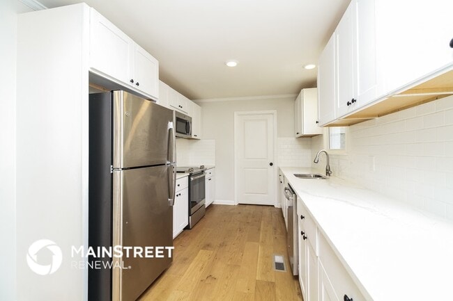 Building Photo - 405 Dahlia Dr