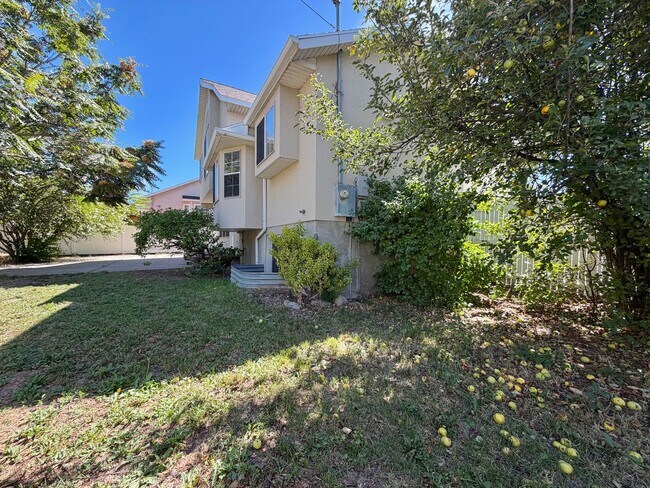 Building Photo - 717 E Hundley Hvn Cir