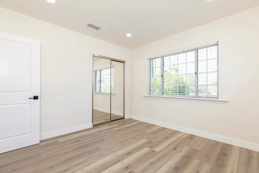 Building Photo - 11110 Odell Ave