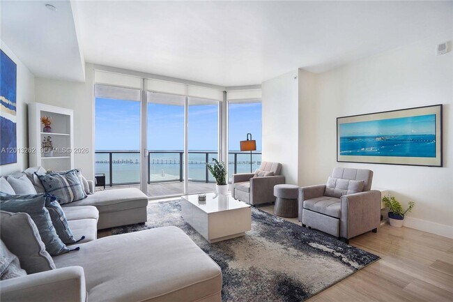 Building Photo - 1300 Brickell Bay Dr