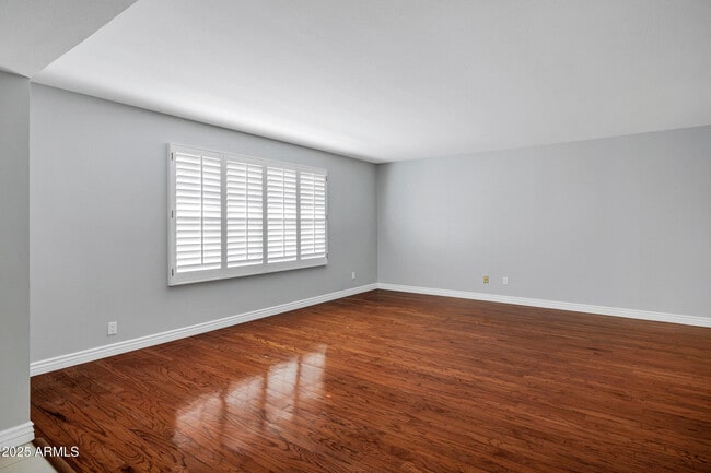 Building Photo - 8558 E Vía De Viva