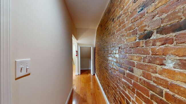 Building Photo - 652 Newton Pl NW