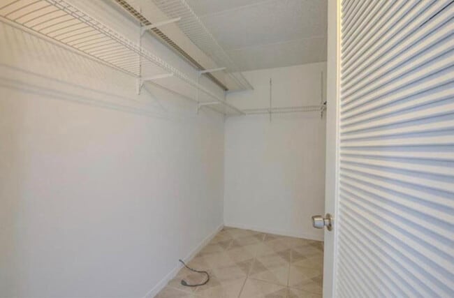 Building Photo - 1975 SE 3rd St