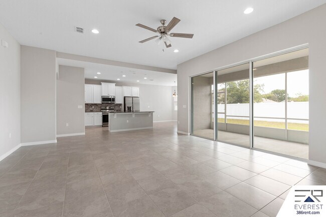 Building Photo - 12 Lysander Ln