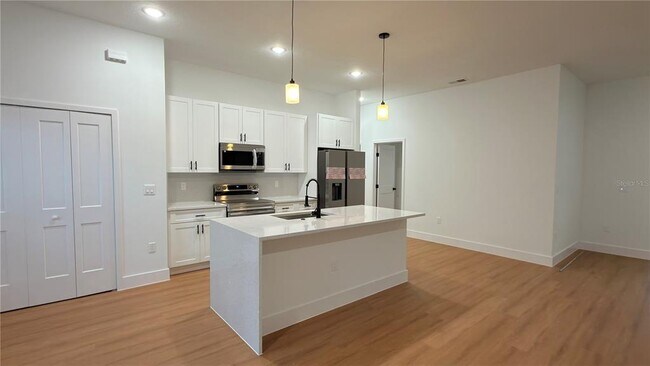 Building Photo - 7250 N Freeport Cir