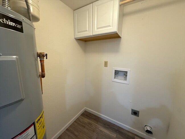 Building Photo - 1131 Tapadero Dr