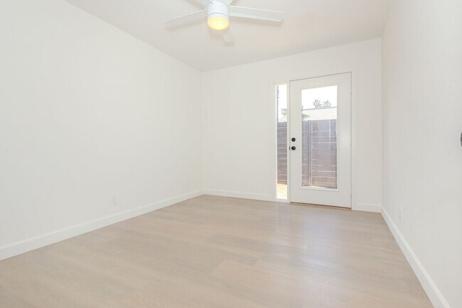 Building Photo - Stylishly Remodeled 1 Bed/1Bath in Crown P...